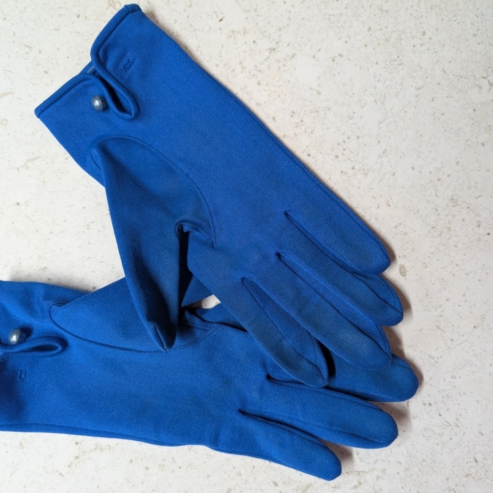 Vintage Women's Blue Formal Or Costume Gloves With Delicate Button At The Wrist - Picture 8 of 8